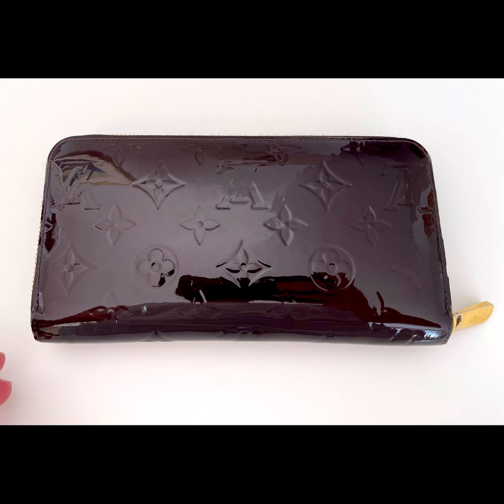Pre owned Louis Vuitton Zippy wallet (color is Amaranth)